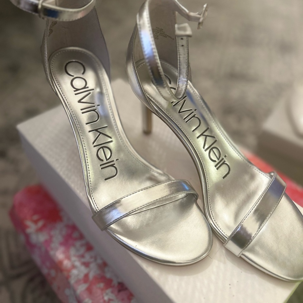 Calvin Klein NWT Women's Silver Fairy Dress Sandals SZ 7.5
